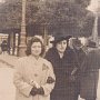 Le sorelle Dora e Ersilia a passeggio in piazza 3 aprile 1942